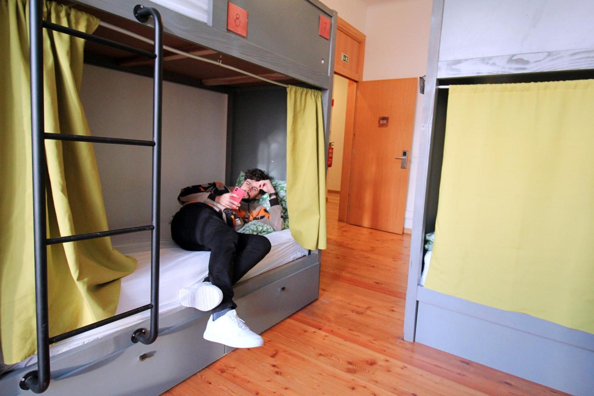 Wot Lisbon Patio Hostel Bagian luar foto