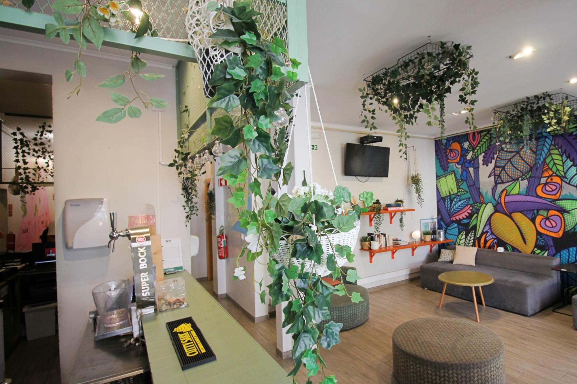 Wot Lisbon Patio Hostel Bagian luar foto