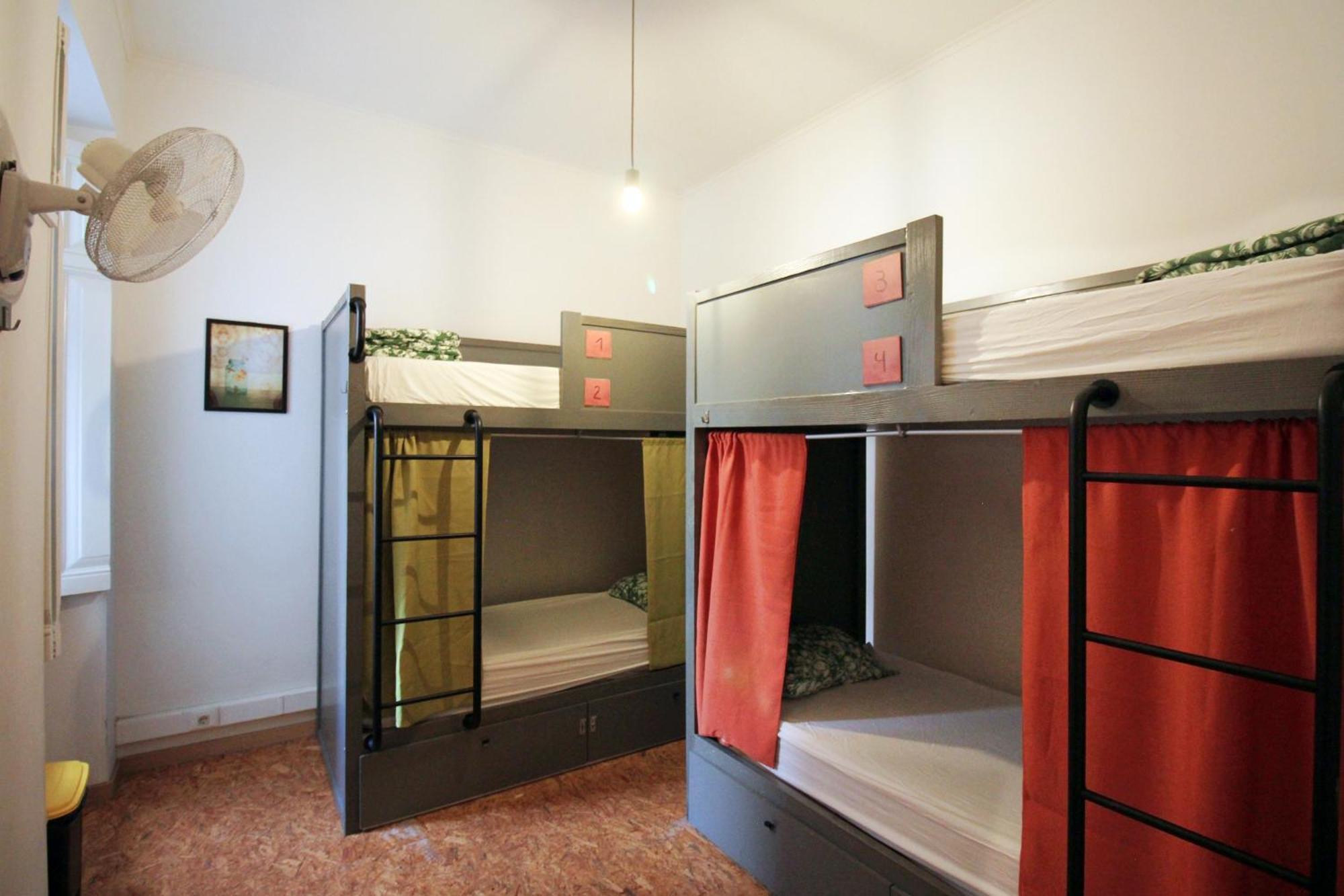 Wot Lisbon Patio Hostel Bagian luar foto